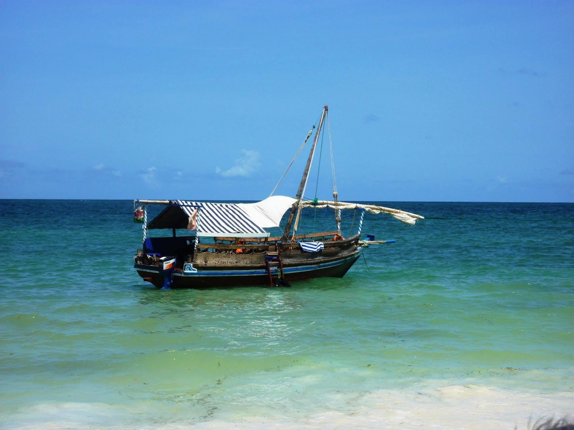 Lantana Galu Beach Diani Beach Bagian luar foto