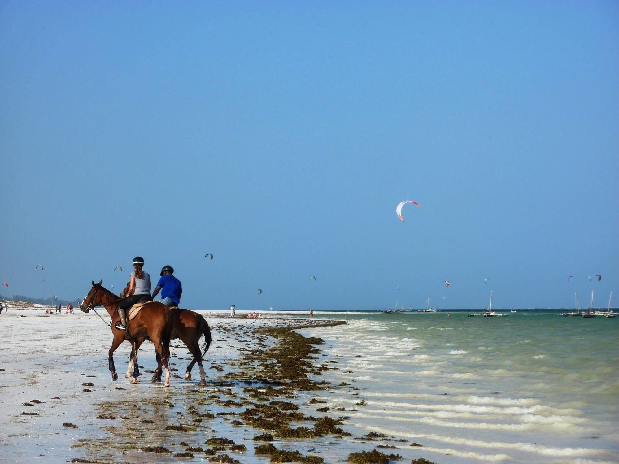 Lantana Galu Beach Diani Beach Bagian luar foto